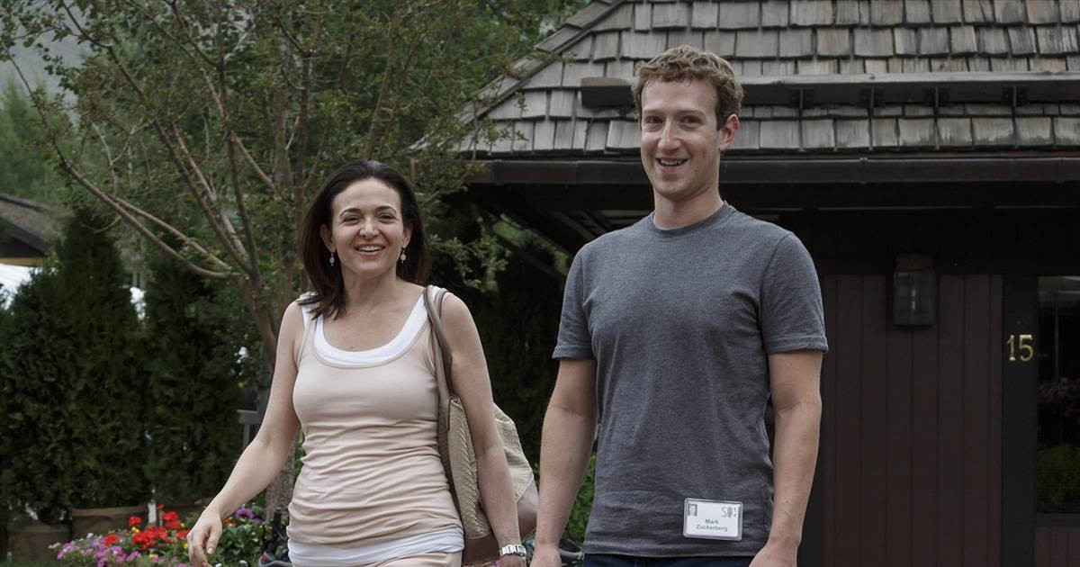 Đến tháng 5/2005, Facebook đã gọi vốn được 13,7 triệu USD. Năm 2006, Facebook cho ra đời Newsfeed, tính năng cho phép người sử dụng theo dõi các hoạt động mà bạn bè đăng tải một cách nhanh chóng nhất. Vào năm 2007, Zuckerberg gặp giám đốc Sheryl Sandberg của Google trong một buổi tiệc giáng sinh. Sau đó, anh đã mời Sandberg về làm COO (giám đốc vận hành) của Facebook. Năm 2008, Zuckerberg trở thành tỷ phú tự thân trẻ nhất thế giới khi sở hữu tài sản tỷ USD ở tuổi 23.