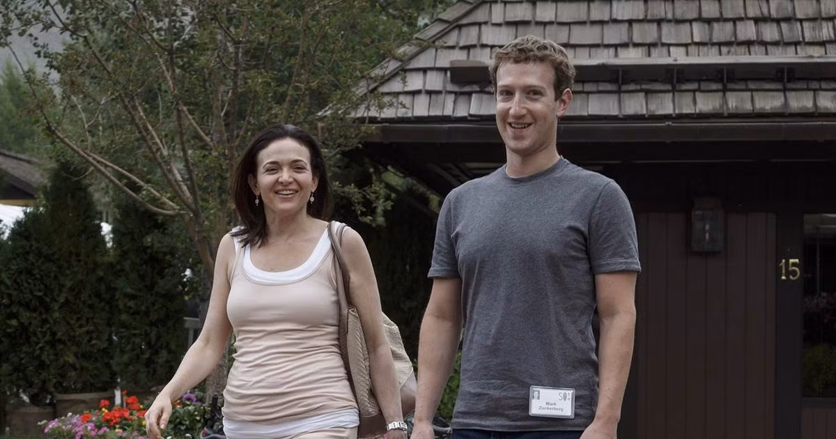 Đến tháng 5/2005, Facebook đã gọi vốn được 13,7 triệu USD. Năm 2006, Facebook cho ra đời Newsfeed, tính năng cho phép người sử dụng theo dõi các hoạt động mà bạn bè đăng tải một cách nhanh chóng nhất. Vào năm 2007, Zuckerberg gặp giám đốc Sheryl Sandberg của Google trong một buổi tiệc giáng sinh. Sau đó, anh đã mời Sandberg về làm COO (giám đốc vận hành) của Facebook. Năm 2008, Zuckerberg trở thành tỷ phú tự thân trẻ nhất thế giới khi sở hữu tài sản tỷ USD ở tuổi 23.