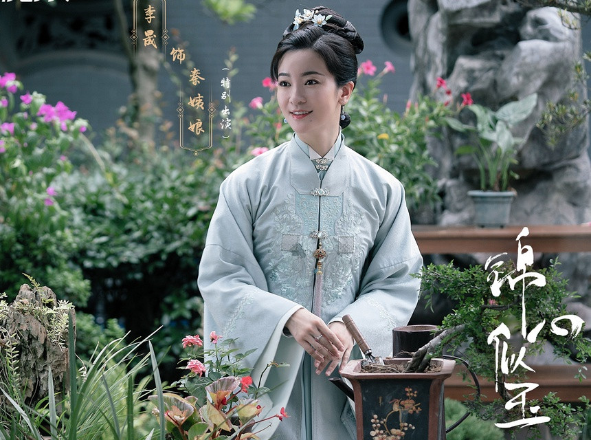 Lý Thạnh vai Tần di nương: Lý Thạnh là cái tên quen thuộc với khán giả Việt Nam nhờ vai Tiểu Yến Tử trong Tân Hoàn Châu cách cách. Trong Cẩm tâm tựa ngọc, cô thể thiện nhân vật Tần di nương, vốn là người nhu nhược, ít nói. Tuy nhiên, nhân vật này cũng có những bí mật và âm mưu riêng.