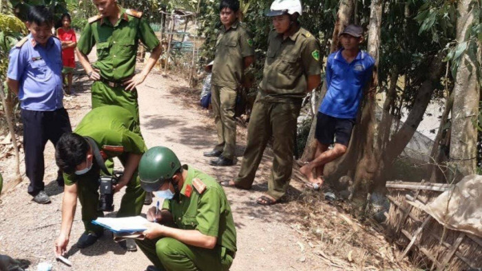 Canh khon cung gia dinh nan nhan bi trom cho ban tu vong o Long An