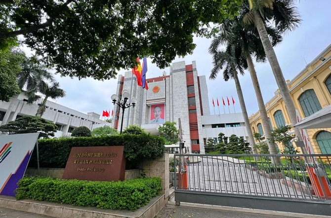 Ủy viên Hội đồng, gồm: Trưởng ban Nội chính Thành ủy Hà Nội Nguyễn Quang Đức; Chánh Văn phòng UBND TP Hà Nội Trương Việt Dũng (thay thế ông Nguyễn Anh Dũng, nguyên Chánh Văn phòng UBND TP Hà Nội do luân chuyển công tác); Đại tá Phạm Thanh Hùng, Phó Giám đốc Công an TP Hà Nội (thay thế Thiếu tướng Đào Thanh Hải đã nghỉ chế độ). Các thành viên khác của Hội đồng giữ nguyên theo quyết định 4968 ngày 24/11/2021 của UBND thành phố. (Ảnh: UBND TP Hà Nội)