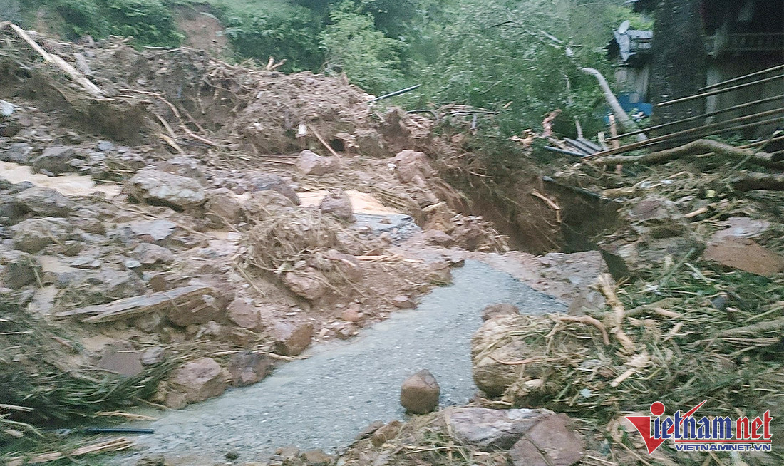 Đường bị phá hư hỏng. (Ảnh: Vietnamnet)