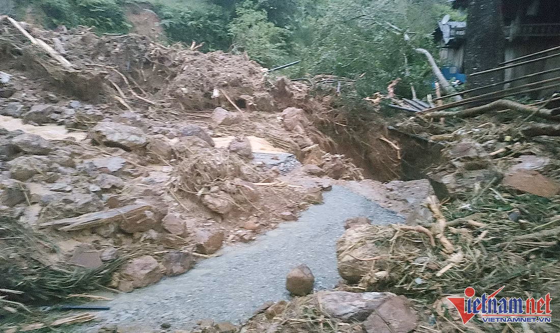 Đường bị phá hư hỏng. (Ảnh: Vietnamnet)