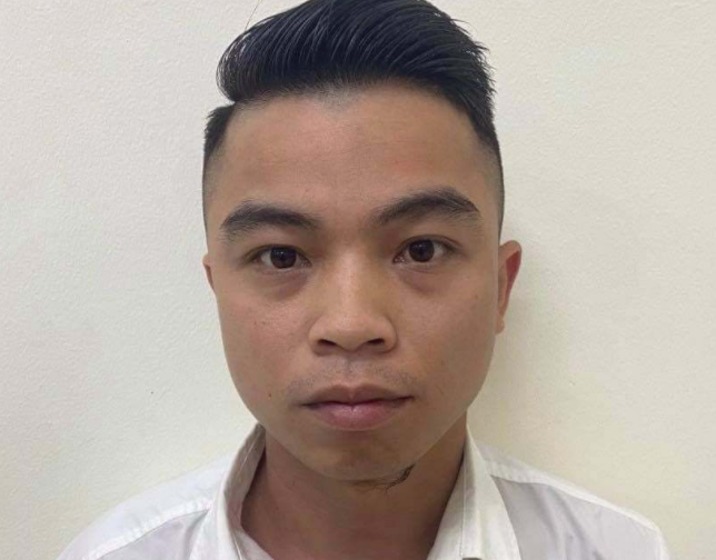  "Tú ông" môi giới mại dâm với giá 4,5 triệu đồng/lần: Hà là trưởng nhóm Zalo có tên “Vip PG*sgbb…” để mua dâm. Khách mua dâm thỏa thuận với trưởng nhóm Zalo nói trên giá mua dâm là 4,5 triệu đồng/ 1 lần. Căn cứ vào tài liệu điều tra, ngày 18/5/2021, Công an quận Cầu Giấy, Hà Nội đã tạm giữ hình sự Cù Ngọc Hà để điều tra. 