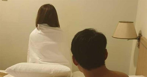 Trong đường dây môi giới bán dâm này, hai nghi phạm thường đưa ra mức giá từ 3,5-7 triệu đồng/lượt mua dâm. Tùy vào từng giao dịch, Thành và Hiện sẽ thu 1-3 triệu đồng phí môi giới của gái bán dâm. Tiền mua dâm sẽ được khách chuyển cho Hiện, sau đó nghi phạm trả cho gái bán dâm. Ngày 30/5, 2 đối tượng này bị Công an quận Hà Đông, TP Hà Nội tạm giữ để điều tra. (Ảnh minh họa)