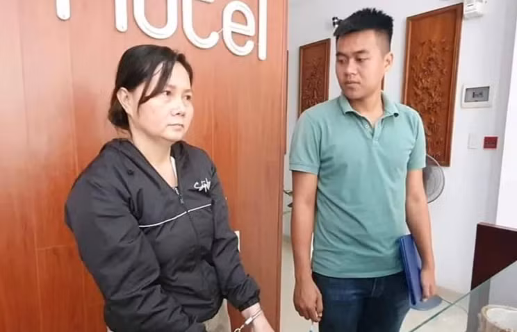  Người phụ nữ dùng tiền âm phủ để lừa đảo, trộm cắp tài sản: Sau khi ra tù, Nguyễn Thị Phượng (39 tuổi, trú huyện Đất Đỏ, tỉnh Bà Rịa-Vũng Tàu) đếnTP Buôn Ma Thuột, tỉnh Đắk Lắk thuê khách sạn ở, sau đó mua tiền âm phủ để thực hiện hành vi lừa đảo, trộm cắp tài sản. Ngày 1/9, Công an TP Buôn Ma Thuột cho biết đang tạm giữ Phượng để điều tra về tội “Lừa đảo chiếm đoạt tài sản”, 