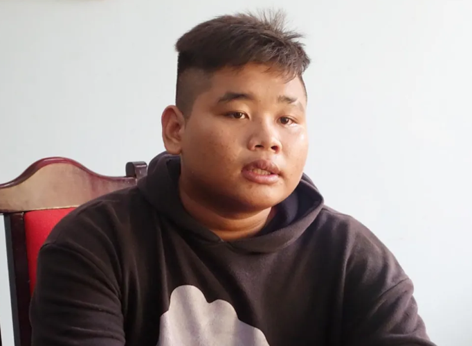  Bắt kẻ trốn truy nã trong tiệm game: Sau gần 2 tháng lẩn trốn, ngày 4/9, Công an phường Mỹ Long, TP Long Xuyên, tỉnh An Giang, đã phát hiện và bắt giữ Trần Văn Lắm (17 tuổi, ở huyện Thoại Sơn) tại tiệm game ở địa phương. Lắm bị bắt giữ theo lệnh truy nã về tội Trộm cắp tài sản. 