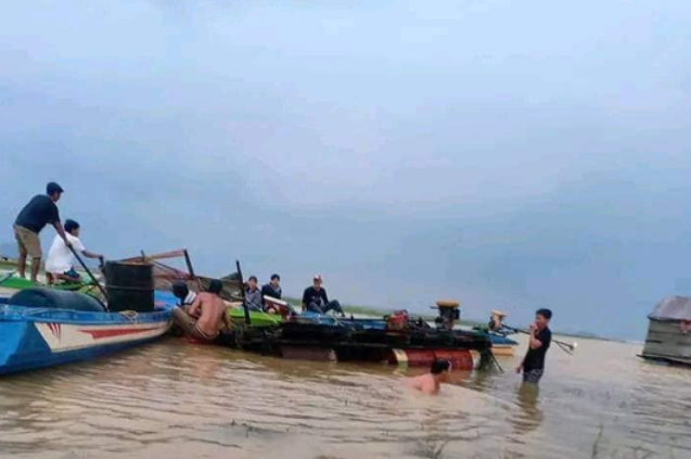  Chèo ghe giăng lưới trên lòng hồ Trị An, 1 người tử vong: Ngày 4/9, Công an huyện Định Quán, tỉnh Đồng Nai cho biết, chiều 3/9, anh Trịnh Đình Chính (34 tuổi, quê tỉnh Thanh Hoá) ra lòng hồ Trị An giăng lưới đánh cá thì bất ngờ bị đuối nước thương tâm. Đến khoảng 0h ngày 4/9, thi thể anh Chính được tìm thấy và bàn giao cho gia đình lo hậu sự.