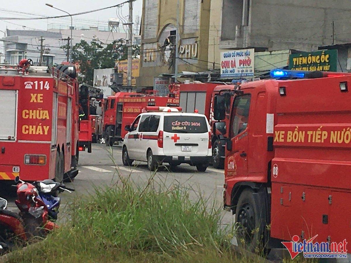 Bộ Công an, UBND các tỉnh, thành phố trực thuộc Trung ương tiếp tục triển khai thực hiện nghiêm ý kiến chỉ đạo của Chính phủ, Thủ tướng Chính phủ về công tác phòng cháy, chữa cháy. Bộ Công an chủ trì, phối hợp với UBND các địa phương có kế hoạch kiểm tra, rà soát tổng thể các cơ sở có nguy cơ cháy cao trên địa bàn, nhất là các cơ sở kinh doanh dịch vụ karaoke, kịp thời phát hiện chấn chỉnh, khắc phục các vi phạm, kiên quyết tạm đình chỉ, đình chỉ hoạt động đối với cơ sở không bảo đảm an toàn phòng cháy, chữa cháy theo quy định, không để xảy ra các vụ việc tương tự. (Ảnh: Vietnamnet)