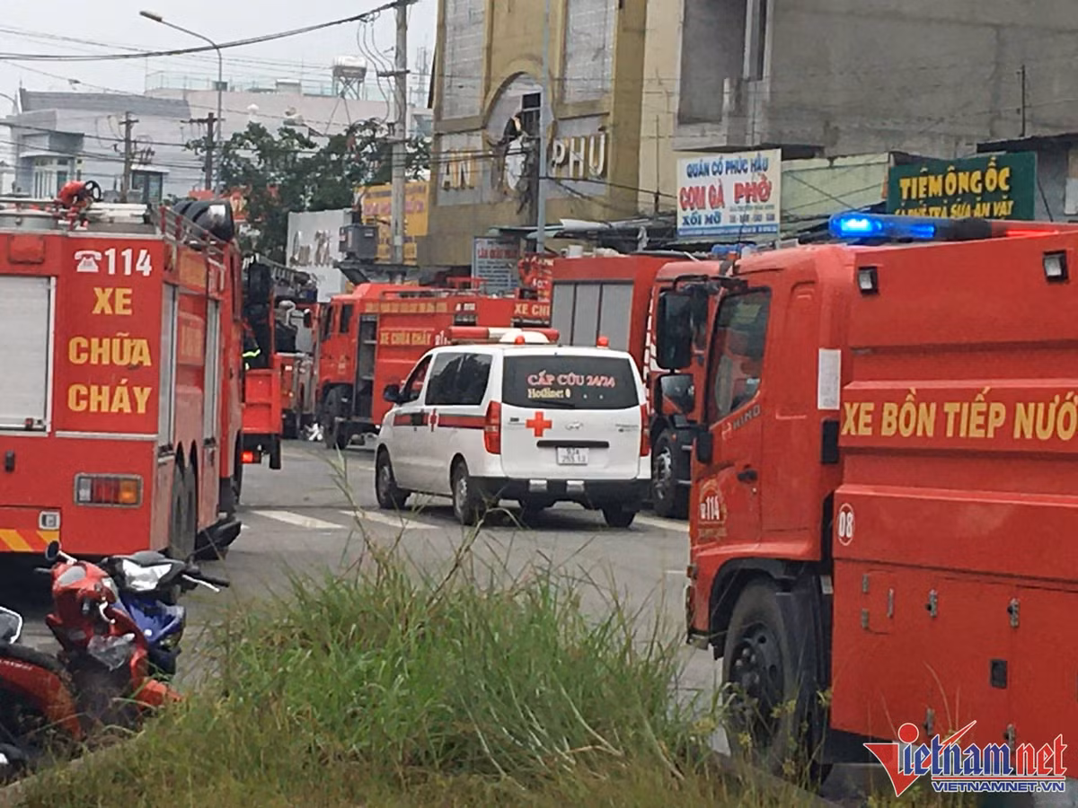 Bộ Công an, UBND các tỉnh, thành phố trực thuộc Trung ương tiếp tục triển khai thực hiện nghiêm ý kiến chỉ đạo của Chính phủ, Thủ tướng Chính phủ về công tác phòng cháy, chữa cháy. Bộ Công an chủ trì, phối hợp với UBND các địa phương có kế hoạch kiểm tra, rà soát tổng thể các cơ sở có nguy cơ cháy cao trên địa bàn, nhất là các cơ sở kinh doanh dịch vụ karaoke, kịp thời phát hiện chấn chỉnh, khắc phục các vi phạm, kiên quyết tạm đình chỉ, đình chỉ hoạt động đối với cơ sở không bảo đảm an toàn phòng cháy, chữa cháy theo quy định, không để xảy ra các vụ việc tương tự. (Ảnh: Vietnamnet)