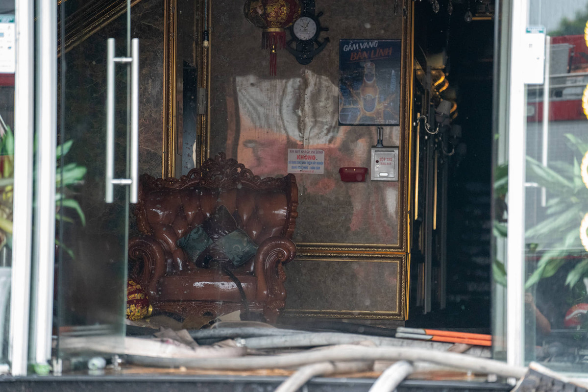 Theo Công an tỉnh Bình Dương, quán karaoke An Phú do ông Lê Anh Xuân (42 tuổi, ngụ TP.HCM) làm chủ. Quán được thiết kế 3 tầng với khoảng 30 phòng hát, hoạt động từ năm 2016 đến nay. (Ảnh: Vietnamnet)