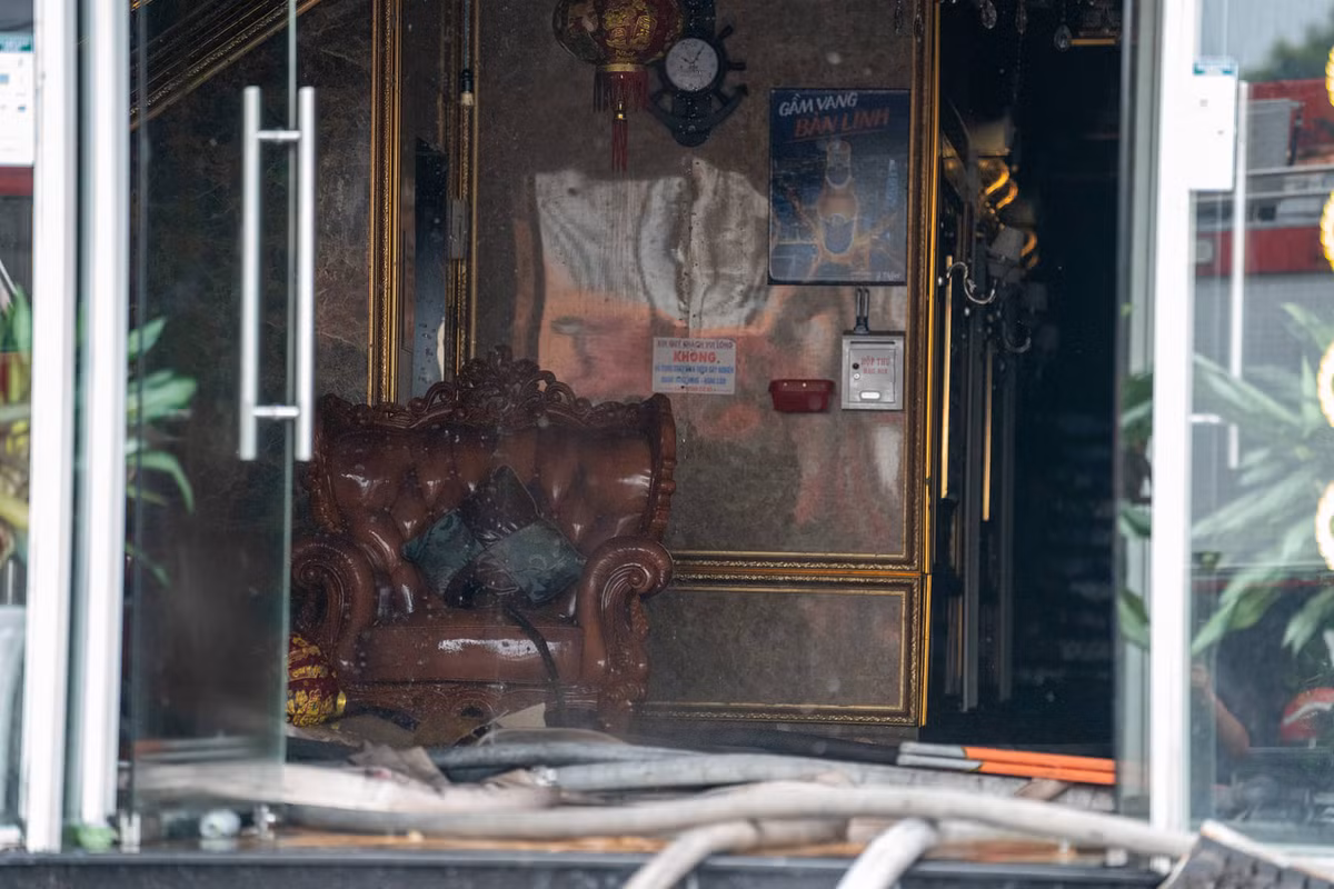 Theo Công an tỉnh Bình Dương, quán karaoke An Phú do ông Lê Anh Xuân (42 tuổi, ngụ TP.HCM) làm chủ. Quán được thiết kế 3 tầng với khoảng 30 phòng hát, hoạt động từ năm 2016 đến nay. (Ảnh: Vietnamnet)