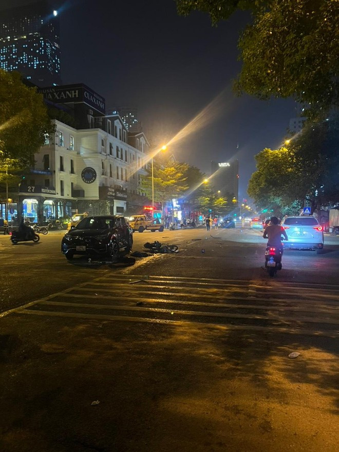 Ngay khi nhận được thông tin vụ việc, Đội Cảnh sát giao thông - trật tự, Công an quận Cầu Giấy ngay lập tức tới hiện trường phối hợp với Công an phường Trung Hòa và Đội Cảnh sát giao thông số 6, Phòng Cảnh sát giao thông, CATP Hà Nội phong tỏa hiện trường, điều tra làm rõ nguyên nhân vụ tai nạn. 