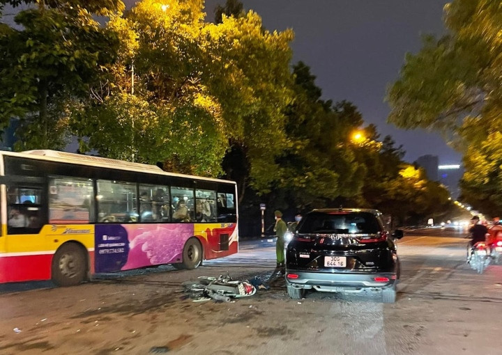 An nao cho giang vien dai hoc lai xe dam lien hoan o Ha Noi?