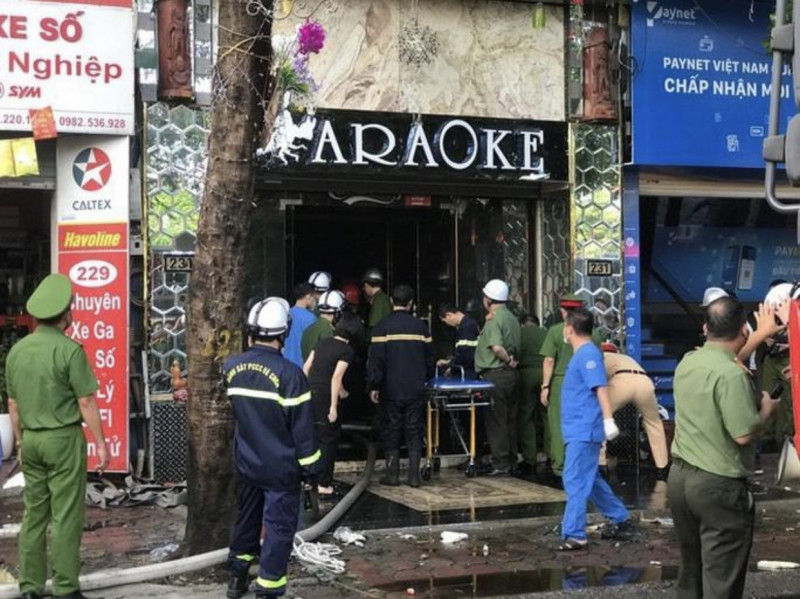 Cháy quán karaoke 231 Quan Hoa, 3 cảnh sát PCCC hy sinh: Khoảng 13h ngày 1/8, quán karaoke ISIS tại số nhà 231 Quan Hoa đã xuất hiện đám cháy. Thời điểm xảy ra cháy, quán karaoke ISIS đang tạm ngưng hoạt động để sửa chữa. Đám cháy xuất phát từ khu vực tầng 6 quán karaoke cao 6 tầng, ngọn lửa bốc lên trong quá trình hàn xì sửa chữa.