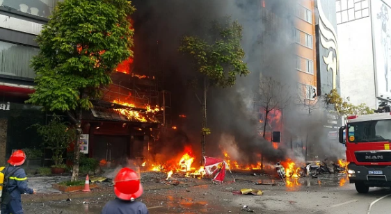  Cháy quán karaoke 68 Trần Thái Tông, 13 người tử vong: Ngày 1/11/2016, quán karaoke 68 Trần Thái Tông, quận Cầu Giấy, Hà Nội bốc cháy và nhanh chóng lan ra 4 căn nhà bên cạnh. Sau hơn 5 giờ dập lửa, đám cháy mới cơ bản được khống chế. Vụ cháy đã khiến 13 người tử vong và quán karaoke cùng 4 căn nhà xung quanh hư hỏng nặng. 