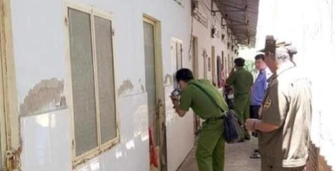 Tuất là đối tượng lang thang, không nghề nghiệp ổn định và từng có một tiền án về tội trộm cắp tài sản. Ngày 21/1/2022, Tuất về TP Hưng Yên và thuê phòng trọ kế sát nơi nạn nhân L. ở. Chính đối tượng này cũng được xác định đã đi cùng nạn nhân trước khi vụ án xảy ra. Khi tiếp cận gia đình đối tượng ở Chiêm Hóa, mọi người cho biết từ rất lâu Tuất không về nhà. Hiện tại đối tượng ở đâu, làm gì cũng không ai hay. (Ảnh minh họa)