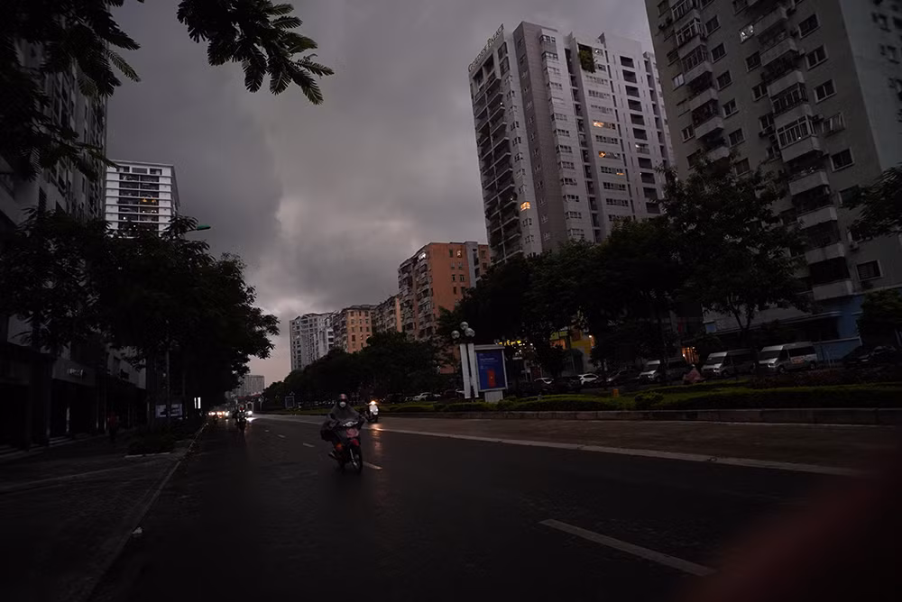 và vắng vẻ hơn nhiều so với những ngày trước. 