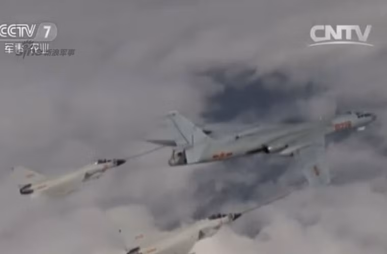 Đây có lẽ là một hoạt động huấn luyện thường xuyên của Không quân Trung Quốc đối với máy bay chiến đấu J-10.