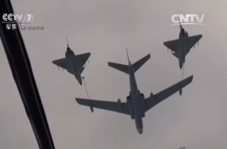 Khả năng mang nhiên liệu của HY-6 cũng rất hạn chế vì vốn dĩ loại máy bay này được cải tiến từ máy bay ném bom H-6 được chế tạo phỏng theo mẫu Tu-16 Liên Xô có từ những năm 1950.