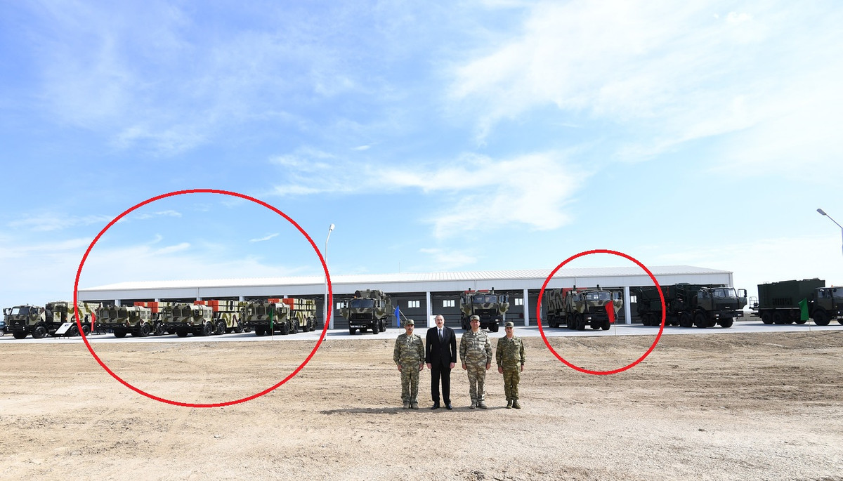 Trong ảnh là bộ đôi tên lửa LORA (vòng tròn nhỏ bên phải) và pháo phản lực hạng nặng Polonez đầu tiên của Quân đội Azerbaijan. Nguồn ảnh: president.az.