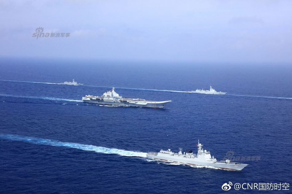 Sức chứa của tàu sân bay này chỉ là 50 máy bay chiến đấu các loại. Trong đó, Trung Quốc chỉ biên chế lên tàu sân bay Liêu Ninh khoảng hơn 20 máy bay phản lực loại J-15 phiên bản dành cho Hải quân, số còn lại là các loại trực thăng Z-18F và Z-18J và Z-9. Nguồn ảnh: Sina.