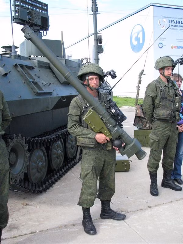 Loại tên lửa này sử dụng ba chế độ dẫn đường hiện đại nhất ngày nay bao gồm dẫn đường bằng tia cực tím và hai chế độ dẫn đường bằng tia hồng ngoại. Nguồn ảnh: EngRussia.