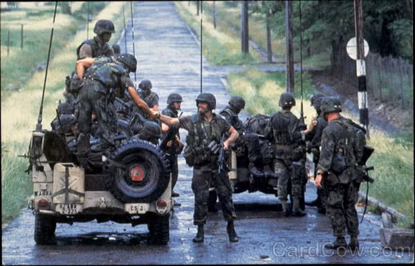 Cuộc chiến này gây ra rất nhiều tranh cãi trong chính nội bộ nước Mỹ, một quốc gia vốn cũng giành độc lập và vươn lên từ một nước thuộc địa, nay lại đi xâm chiếm một quốc gia khác có chủ quyền, toàn vẹn lãnh thổ và vừa tự giành độc lập khỏi người Anh trước đó có vài trăm năm. Nguồn ảnh: Cow.