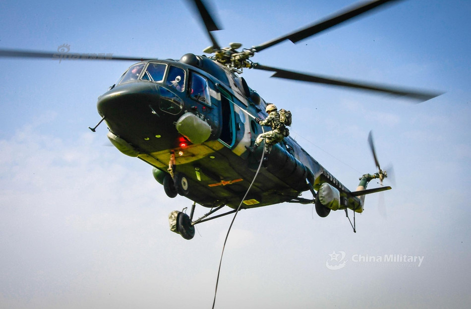 Đây là loại trực thăng được đánh giá là dễ vận hành, sửa chữa và cực kỳ bền bỉ. Ngoài việc đóng vai trò là trực thăng vận tải, Mi-171 còn có thể dễ dàng trở thành trực thăng vũ trang khi được trang bị vũ khí hạng nặng. Nguồn ảnh: Chinanews.