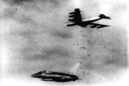 Do hỏa lực phòng không Việt Nam không dày đặc ở khu vực này, Không quân Mỹ có thể tha hồ bắn phá mà ít có nguy cơ bị bắn hạ hơn so với việc thực hiện các nhiệm vụ tấn công ném bom ở miền Bắc Việt Nam. Nguồn ảnh: Tube.