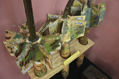 Cụ thể, phía ta chủ động vô hiệu hóa cây nhiệt đới tới khu vực cần phá núi, thông đường sau đó kích hoạt lại, tạo âm thanh giả để cây nhiệt đới thu thập lại và gửi về cho Mỹ. Chỉ vài phút sau, những tiêm kích của Mỹ sẽ thả bom... phá núi hộ bộ đội để mở ra những tuyến đường mới cho xe vận tải di chuyển. Nguồn ảnh: History.