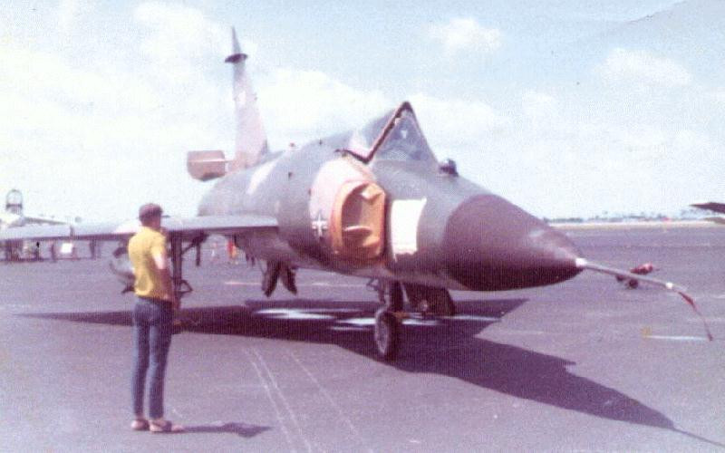 Tình hình tai nạn của F-104 trong Không quân Tây Đức và Không quân Canada thậm chí còn kinh hoàng hơn dù hai lực lượng này không hề tham chiến. Kết quả là những chiếc F-104 đã bị Mỹ cho loại biên vào năm 1969 - chỉ 10 năm sau khi được gia nhập biên chế. Đây là loại máy bay có thời gian phục vụ ngắn nhất trong lịch sử Không quân Mỹ. Nguồn ảnh: Pinterest.