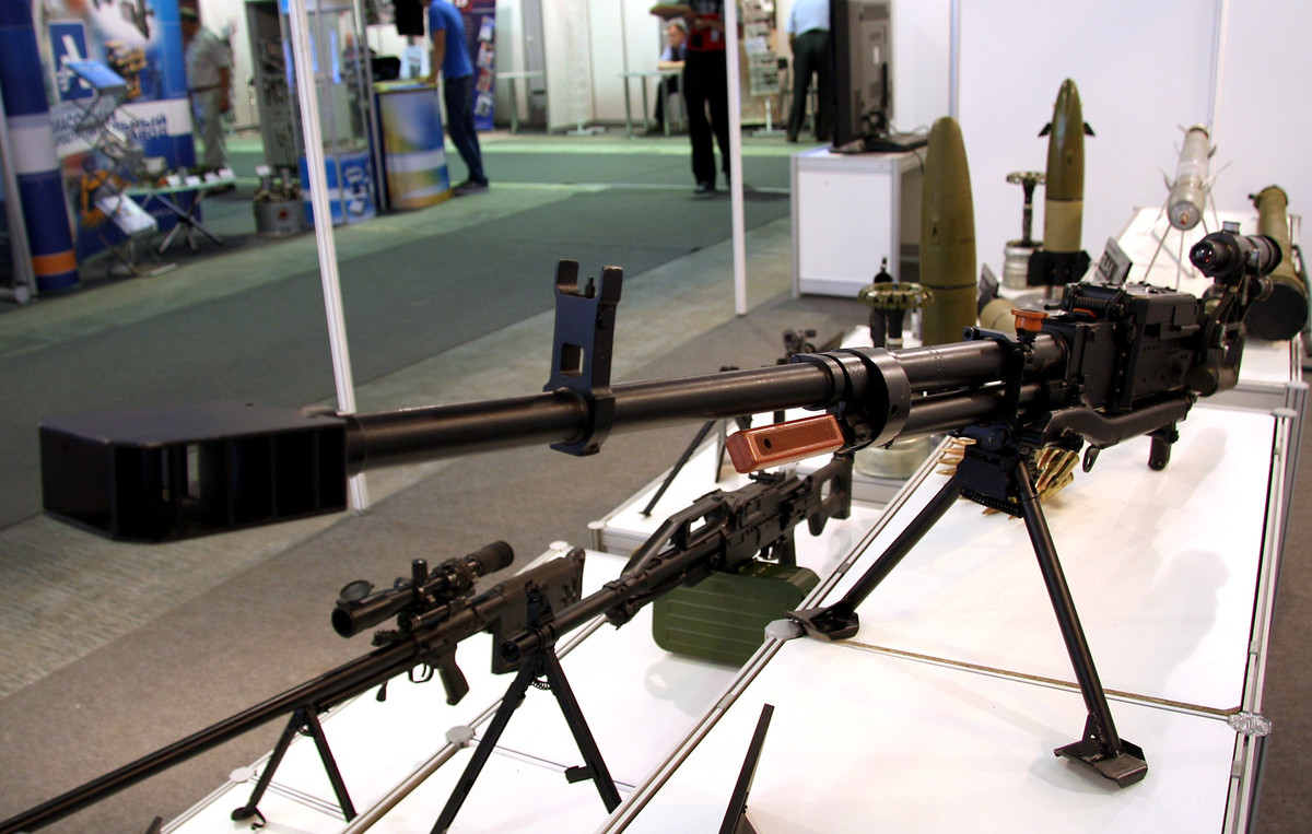 Về cơ bản, khẩu Kord được thiết kế với tâm ngắm điểm ruồi. Tuy nhiên do nó có tầm bắn quá xa, khẩu súng này tường được lắp đặt thêm kính ngắm có độ phóng đại tối đa có thể lên tới 8 lần. Nguồn ảnh: Wiki.