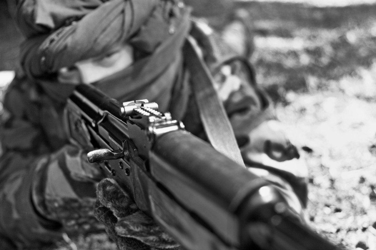 Cuối cùng, khẩu súng sứng đáng được coi là "vũ khí hủy diệt hàng loạt" xuất hiện nhiều nhất trong các cuộc xung đột khắp thế giới chính là tiểu liên AK-47. Xét về độ nổi tiếng, khó có khẩu súng này có thể vượt qua được khẩu súng trường tấn công này. Nguồn ảnh: NI.