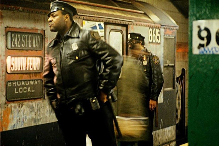 Năm 1980, mức độ tội phạm bên trong hệ thống “metro” của New York lớn đến mức Sở Cảnh sát thành phố này phải huy động hơn 2.300 cảnh sát tuần tra liên tục trong hệ thống này.