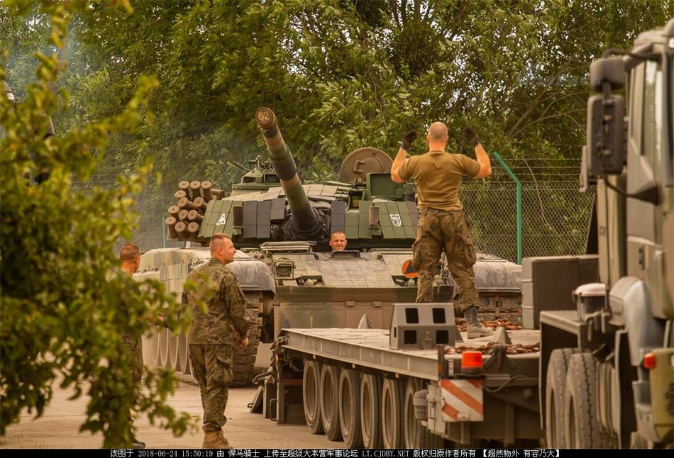 Ngoài ra, hệ thống liên lạc giữa kíp lái trong xe và liên lạc với bên ngoài cũng được cải thiện, đảm bảo khả năng hoạt động tốt ngay cả trong trường hợp bị áp chế điện tử mạnh. Nguồn ảnh: Sina.