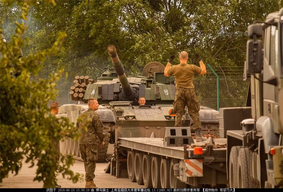 Ngoài ra, hệ thống liên lạc giữa kíp lái trong xe và liên lạc với bên ngoài cũng được cải thiện, đảm bảo khả năng hoạt động tốt ngay cả trong trường hợp bị áp chế điện tử mạnh. Nguồn ảnh: Sina.