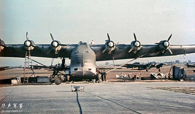 Ra đời từ năm 1941, loại máy bay vận tải siêu nặng của Đức quốc xã mang tên Messerschmitt Me 323 được coi là loại vận tải cơ khỏe nhất từng được sử dụng trong Chiến tranh Thế giới thứ hai. Nguồn ảnh: Jsvoc.