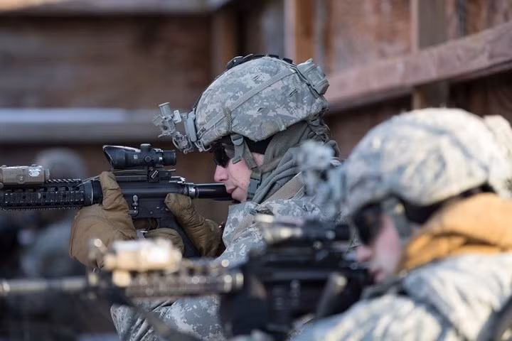 Binh sĩ Mỹ phối hợp tăng cường năng lực chiến đấu bảo đảm an ninh cho các vị trí chiến lược của Mỹ trong nước và quốc tế.