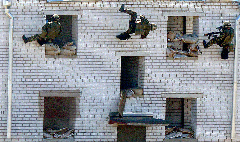 Dự kiến cuộc tập trận sẽ bắt đầu vào tháng 8 năm nay ở trường bắn Cherbakul. Đây là cuộc tập trận diễn ra hai năm một lần với sự có mặt của Tổ chức Hợp tác Thượng Hải. Lần gần đây nhất cuộc tập trận đã diễn ra ở Kyrgyzstan năm 2016. Nguồn ảnh: TASS.