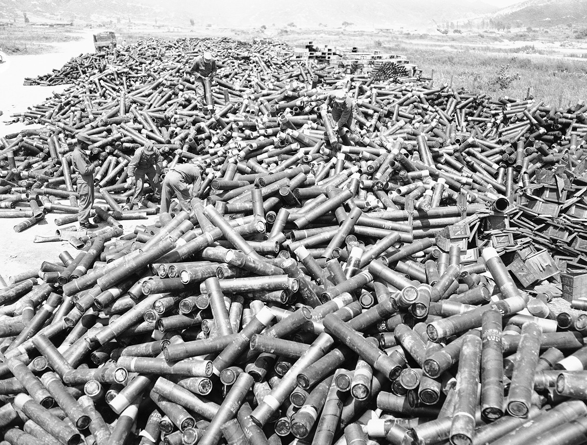 Tháng 4 năm 1954, nỗ lực đàm phán ở Geneva để thống nhất Triều Tiên không thành khi Seoul và Bình Nhưỡng không thể thống nhất được lợi ích của cả hai miền. bán đảo Triều Tiên tiếp tục bị chia cắt tới tận ngày nay và chưa từng có một cuộc gặp mặt tiếp theo nào giữa hai miền kể từ năm 1954 để bàn về vấn đề hợp nhất lãnh thổ.Nguồn ảnh: Theatlantic.