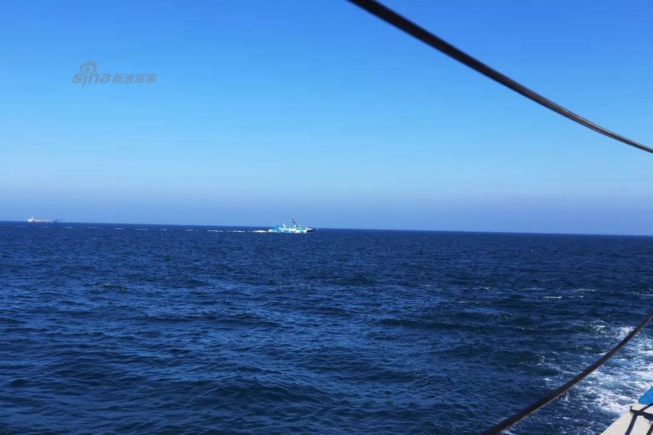 Tốc độ tối đa mà tàu có thể đạt được là 38 hải lý trên giờ, tương đương với khoảng 70 km/h. Đây là tốc độ cực cao, có thể giúp Type 22 nhanh chóng áp sát vào mục tiêu. Do có kích thước nhỏ, việc phát hiện ra Type 22 trên biển là khá khó khăn, nhất là khi bị gây nhiễu. Nguồn ảnh: Sina.