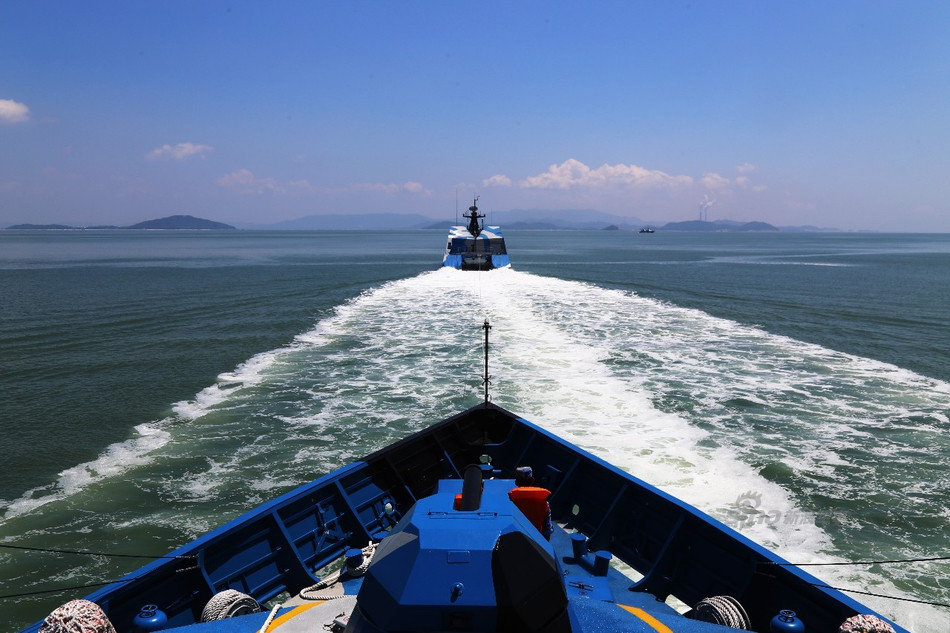 Hiện tại, loại tàu này được Trung Quốc sử dụng chuyên để bảo vệ vùng biển nằm trong đặc quyền kinh tế trên biển của nước này. Tổng cộng từ năm 2004 tới nay, phía Trung Quốc đã đóng được 83 chiếc Type 22. Giá mỗi chiếc không được công bố nhưng được dự đoán vào khoảng từ 15 tới khoảng 50 triệu USD. Nguồn ảnh: Sina.