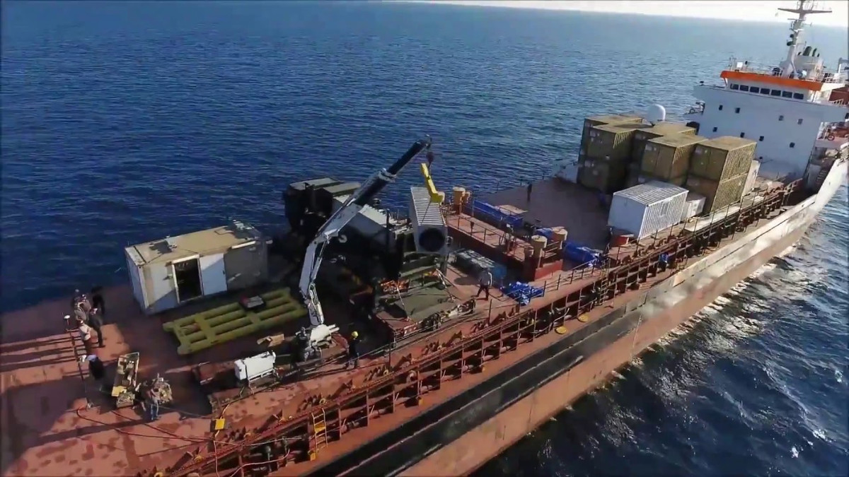 Tùy theo yêu cầu của khách hàng, cơ cấu phóng của LORA có thể được đặt trên bất cứ loại phương tiện này. Tuy nhiên đây là loại tên lửa đất đối đất, vẫn chưa có bằng chứng cho thấy LORA có thể được triển khai từ trên không hay không. Nguồn ảnh: YouTube.