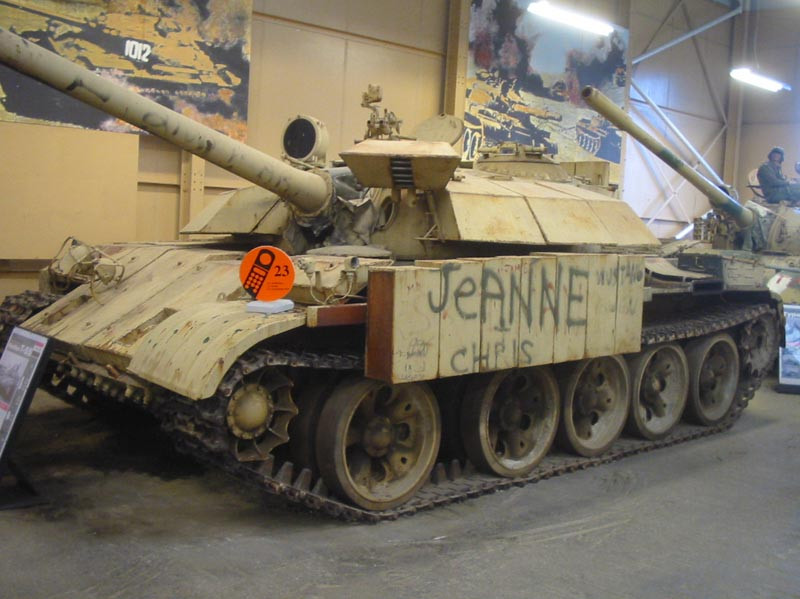 Tốc độ tối đa của Enigma khi này chỉ còn 45 km/h khi di chuyển trên đường bằng, khoảng hơn 20 km/h khi di chuyển trên đường địa hình xấu và tầm hoạt động tối đa chỉ được 300 km. Ngoài ra, việc sử dụng các tấm giáp gắn phía trên tháp pháo cũng khiến vị trí của lái xe bị che lại khi pháo không ở vị trí thẳng 12 giờ với thân xe - trong tác chiến, tài xế có thể bị kẹt trong xe không thoát ra được khi xe tăng bị bắn hạ. Nguồn ảnh: Tanksenyc.