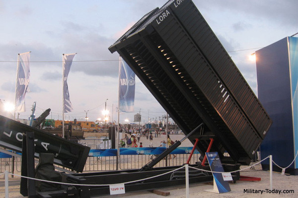 Nhiều chuyên gia thậm chí còn so sánh LORA với loại tên lửa đạn đạo nguy hiểm bậc nhất thế giới hiện nay là Iskander của Nga. Ảnh: Cơ cấu phóng của LORA cực kỳ tối giản và rất dễ ngụy trang. Nguồn ảnh: Militarytoday.