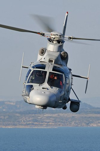 Trọng lượng rỗng của trực thăng AS565 MBe Panther là 2,3 tấn, trọng lượng cất cánh tối đa lên tới 4,5 tấn. Ảnh: Airbus.