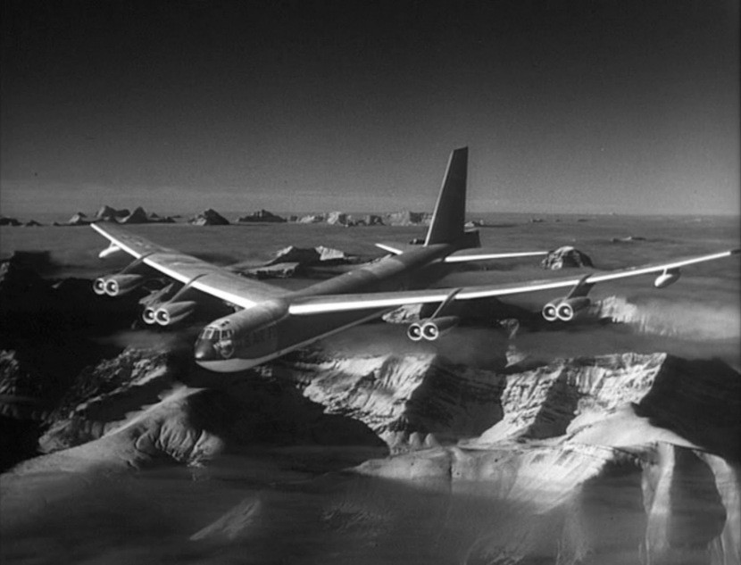 Suốt 9 năm diễn ra chiến dịch quân sự này, các máy bay B-52 của Mỹ luôn trong trạng thái sẵn sàng triển khai vũ khí từ trên không. Với khoảng 4 tuyến đường bay cách biệt hoàn toàn nhau để tiếp cận biên giới Liên Xô, Không quân Mỹ luôn có B-52 thường trực trên trời bất kể thời tiết có bất lợi đến đâu khiến một hoặc hai tuyến bay phải dừng. Nguồn ảnh: Flickr.