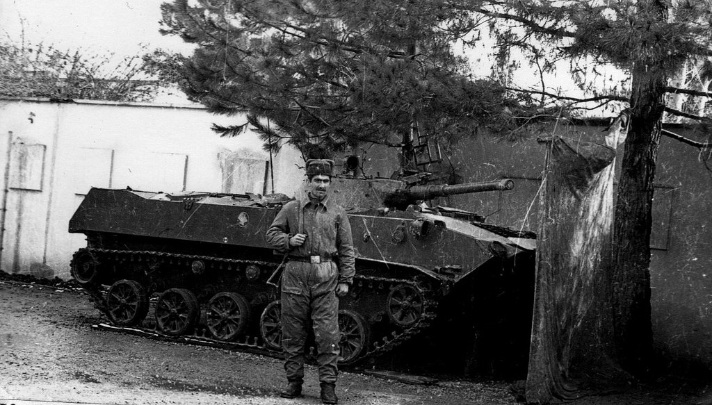 Việc thả dù phương tiện chiến đấu nặng 7,5 tấn từ máy bay vận tải với kíp chiến đấu ngồi sẵn bên trong tới nay vẫn là "nhiệm vụ bất khả thi" với nhiều quốc gia trên thế giới. Ấy vậy mà Liên Xô đã làm được điều này từ những năm 70 của thế kỷ trước. Nguồn ảnh: History.