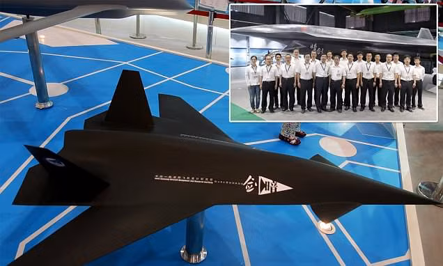 Máy bay chiến đấu không người lái "Hắc Đao" của Trung Quốc. Ảnh: Tube.